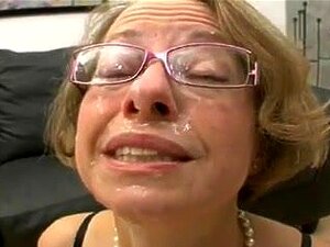 Punho após gozada na cara