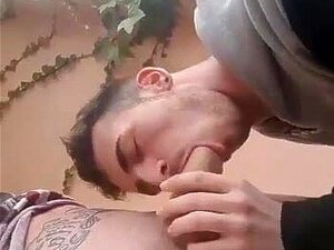 Observa a esta linda pareja satisfacer sus deseos