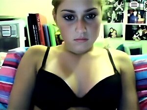 Observa a esta impresionante chica universitaria