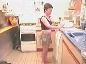Mature woman fucks crunk santa in the kitchen