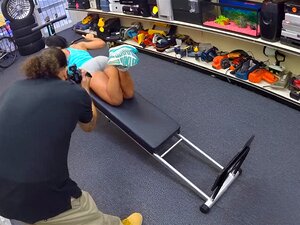 Entrenadora de gimnasia de empeña su coño