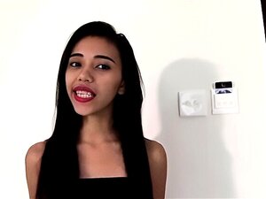 Morena amateur en calcetines para sexo duro