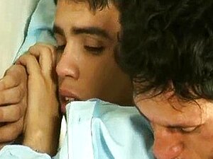 Latinos Jovenes Dormidos Gay - Porno @ TeatroPorno.com