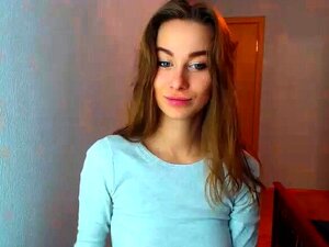 Assista a essas loiras sensuais e ruivas tirarem a roupa em lingerie! Meninas quentes com seios pequenos ficam nuas e se apresentam em sensuais stripteases para seu prazer.