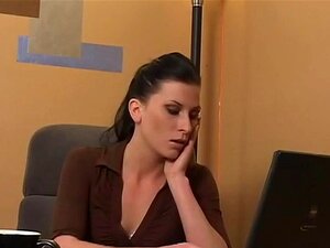 El Jefe Se Tira Ala Esposa Del Empleado - Porno @ TeatroPorno.com