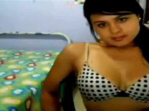 Hot Desi CollegeGirl descubriéndose frente a