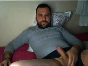 Mehmet de Turquía sabe cómo mostrar su cuerpo