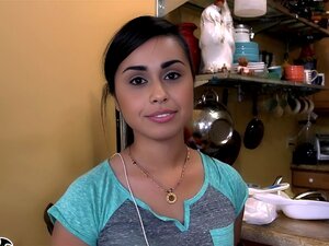 BANGBROS-o cliente suspenso da governanta Eva Saldana fará de tudo para que a sua salsicha seja polida