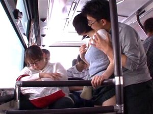 Japonesa En Bus - Porno @ TeatroPorno.com