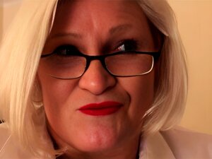 LACEYSTARR - Culo de GILF sumisa follada por