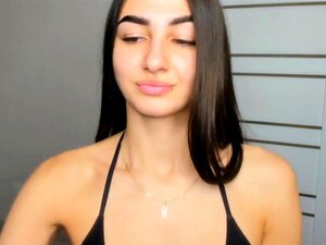 linda morena sola en