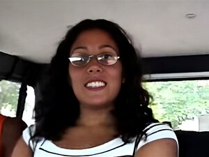 Disfruta de las curvas alucinantes de la seductora