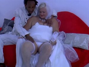 Novia GILF follada por su novio