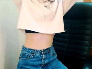 Disfruta viendo a esta dulce universitaria en