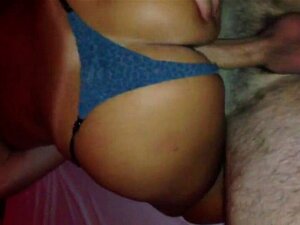 Dando al de su marido sin condón