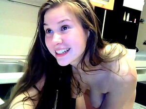 La linda universitaria con gran culo es clavada a