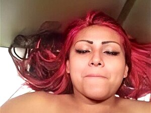 Observa cómo esta ardiente latina en su webcam