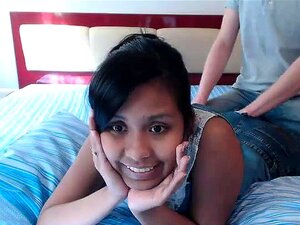 Hottie étnica con un culo picante chupa y folla