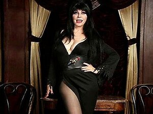 Elvira Vampira - Porno @ TeatroPorno.com