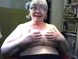 No te pierdas esta abuela en su webcam